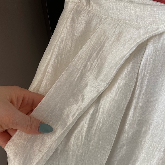 H&M Skirt - Picture 2 of 3